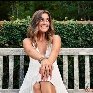 Meet your Posher, Mae